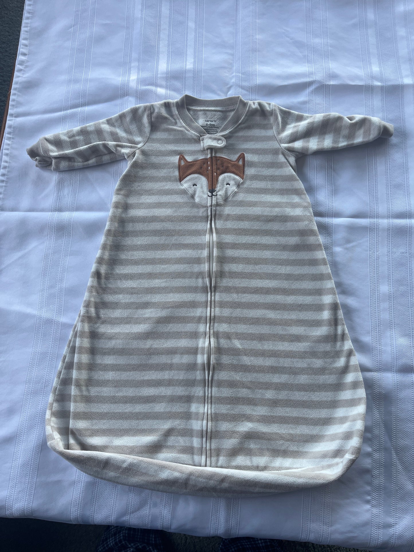 #29 0-6mo Boys/girls Carters sleep sack EUC