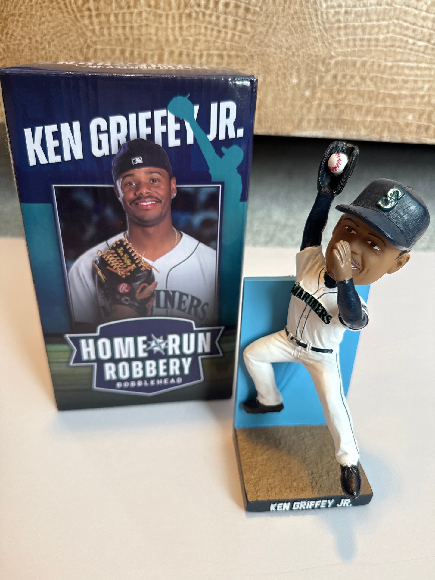 Seller #216, Seattle Mariners Ken Griffey Jr bobble head, NIB