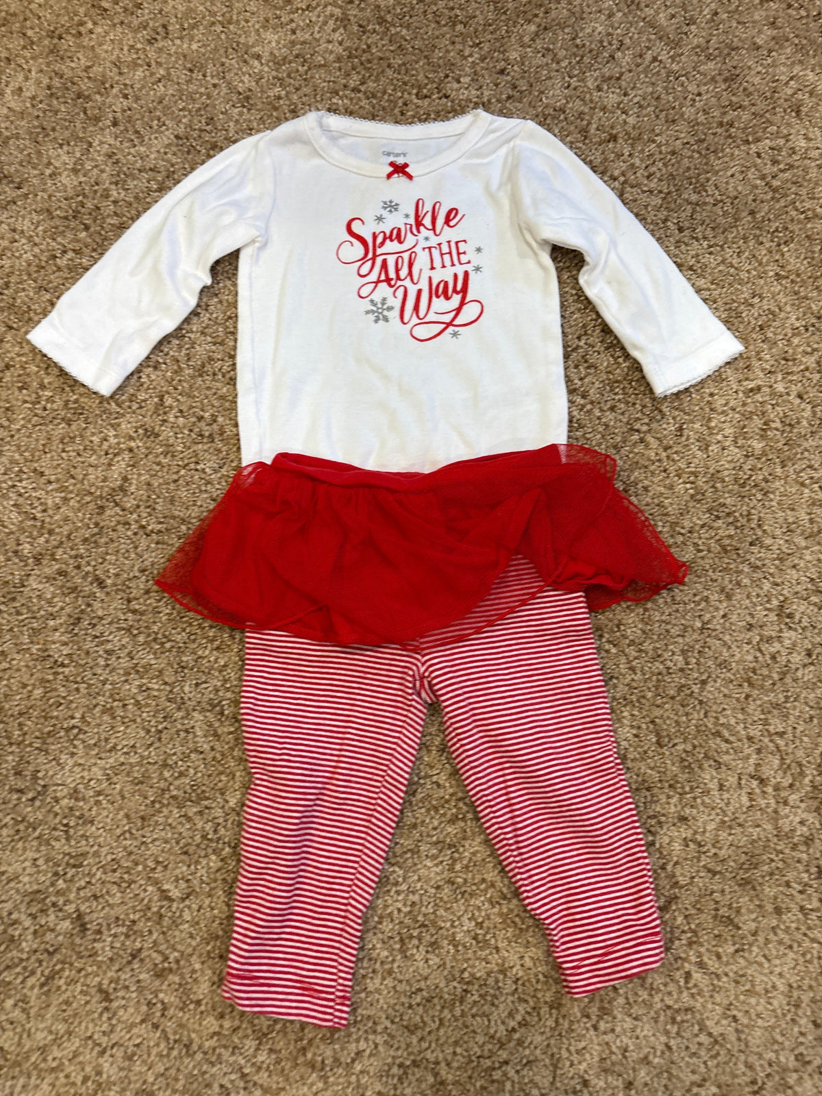 #47, girls 9mo, Carter’s white/red holiday shirt and pants