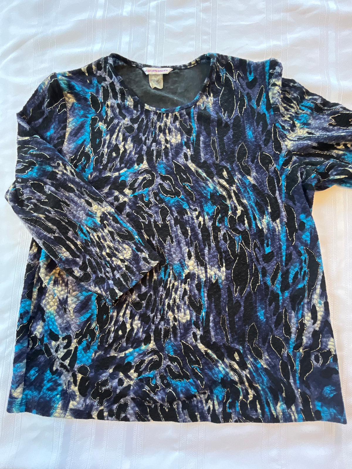 #43 Women’s medium Allison Daily shirt EUC