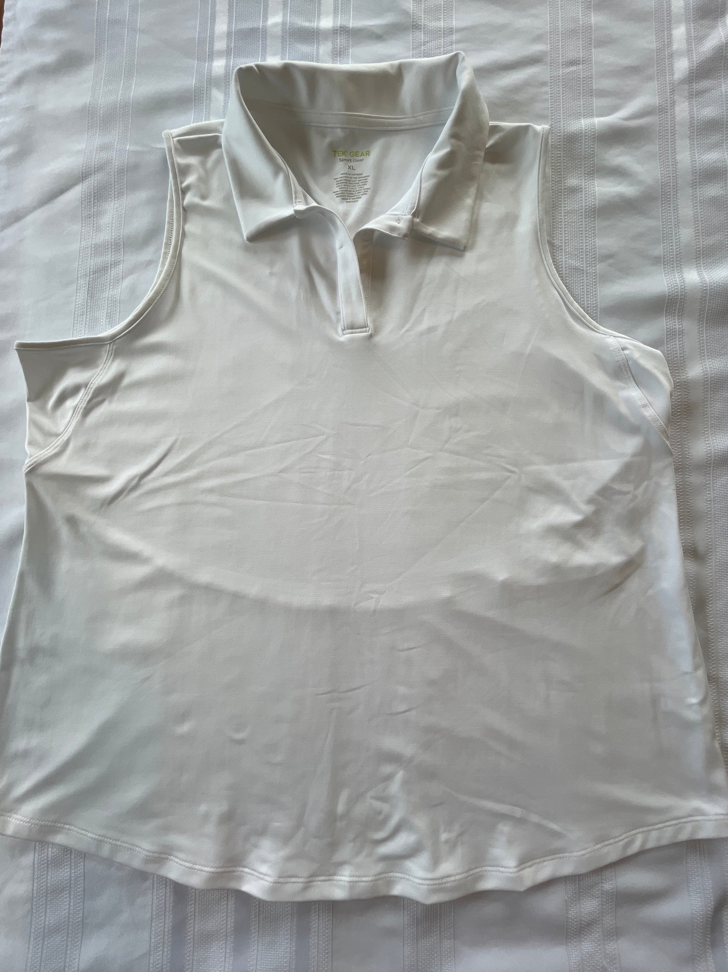 #57 Women’s XL Tek Gear sleeveless shirt EUC REDUCED