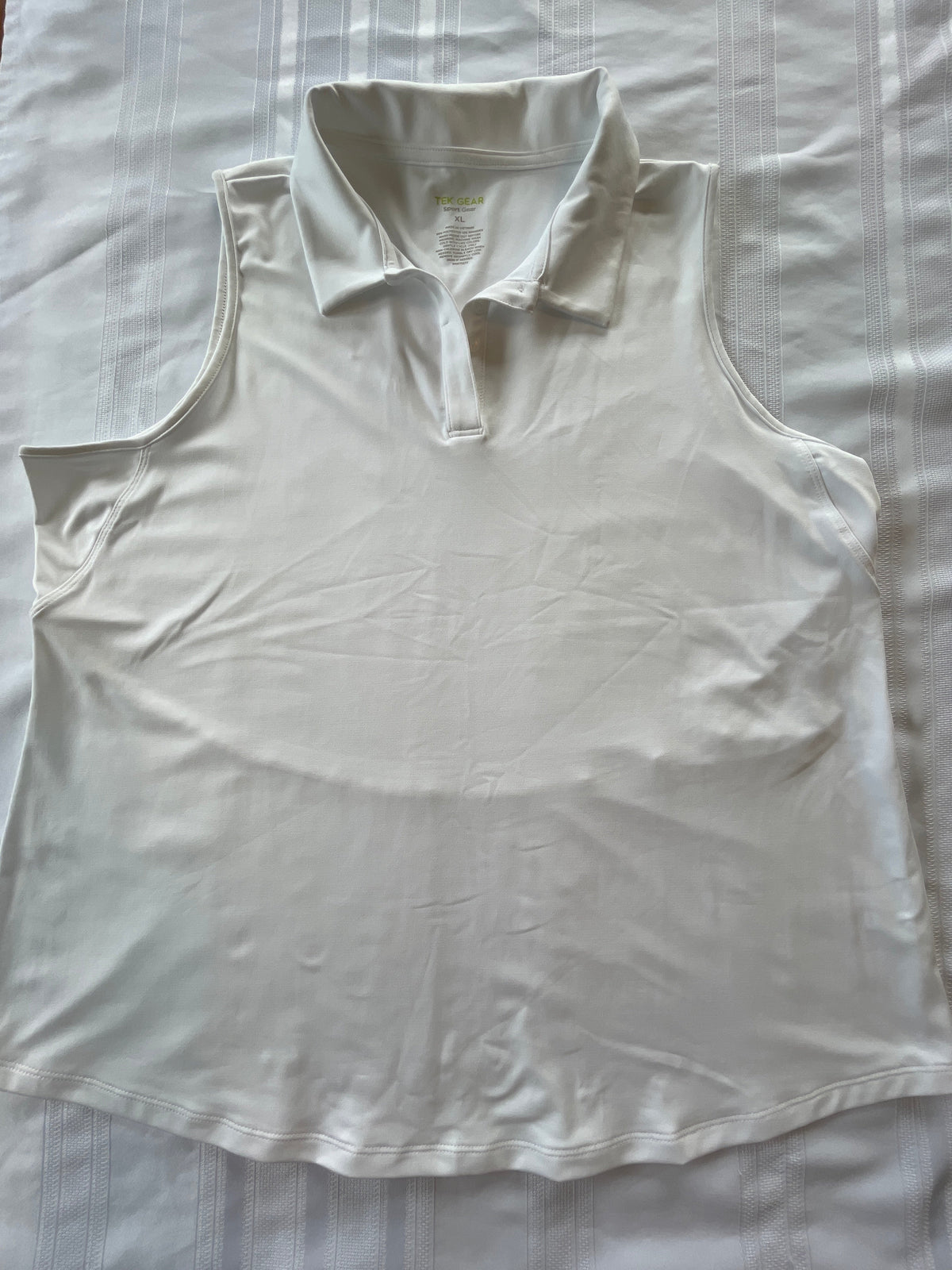 #43 Women’s XL Tek Gear sleeveless shirt EUC
