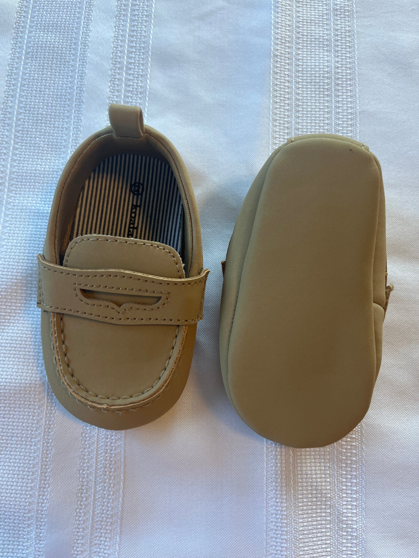 #29 Boys Koala Baby infant size 2 loafers EUC