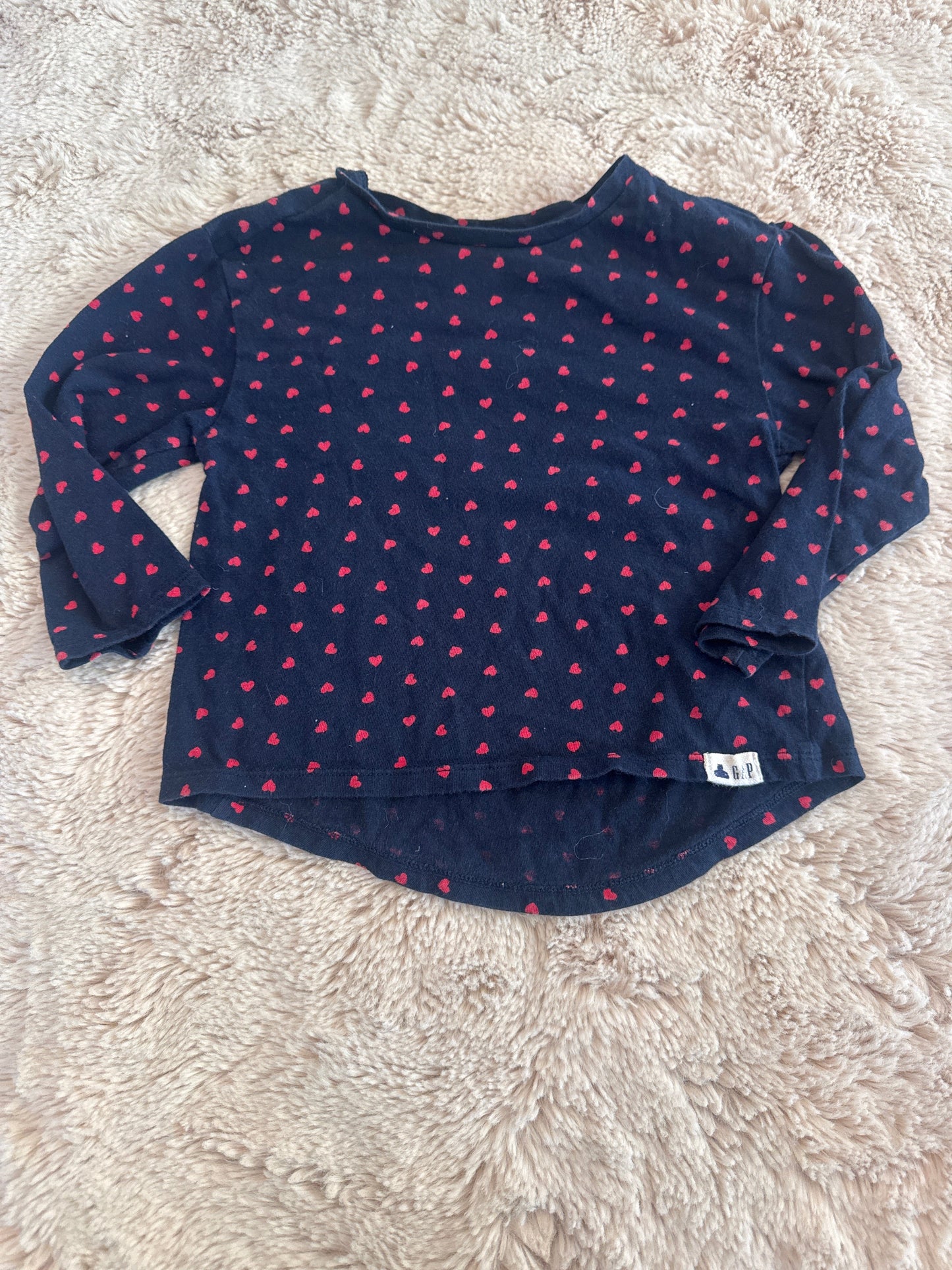 Seller 108 Girls 2T Gap Heart shirt guc