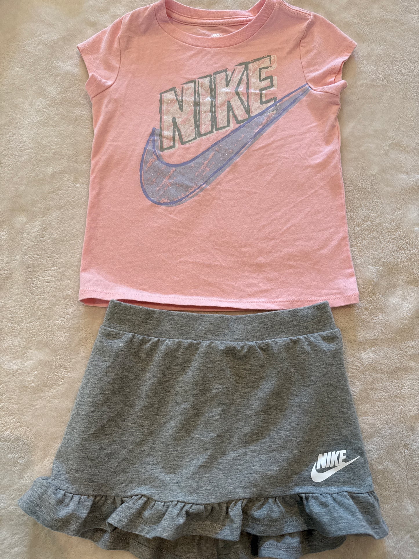 #46 Girls 6 (says 5-6yr) Nike pink/gray skirt euc