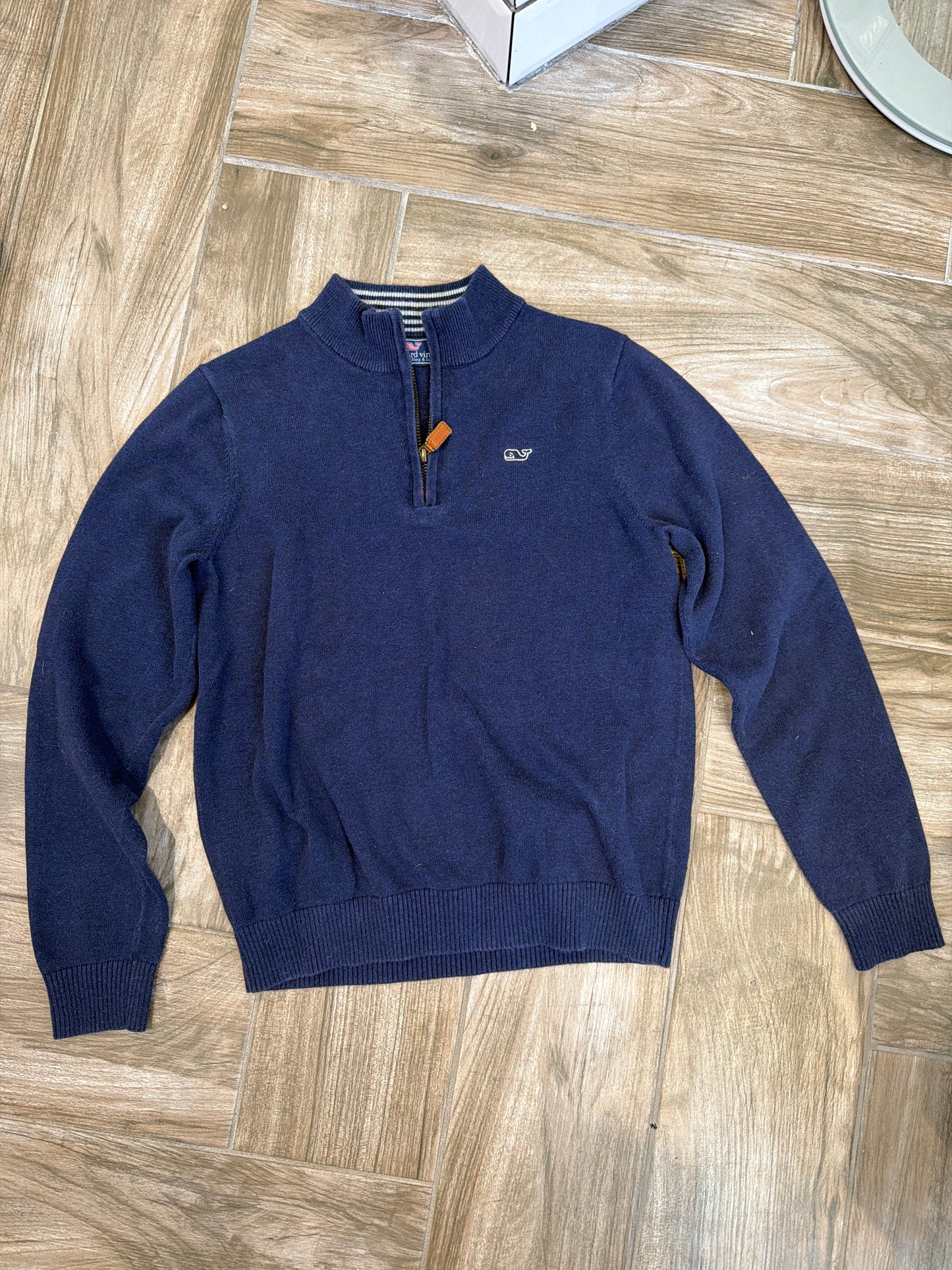 #208 Boys size Medium Vineyard Vines pullover