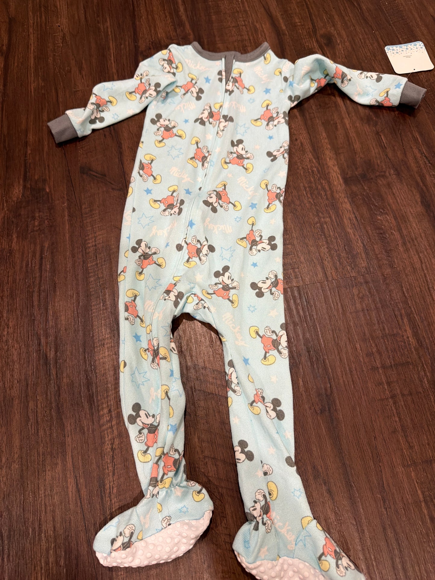 #107 nwt Disney size 18 months footed pajamas