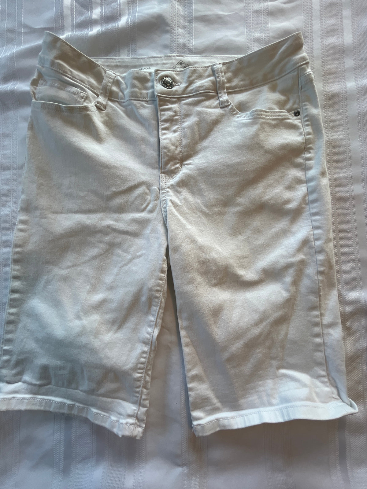 #43 Women’s large St John’s Bay Bermuda shorts EUC