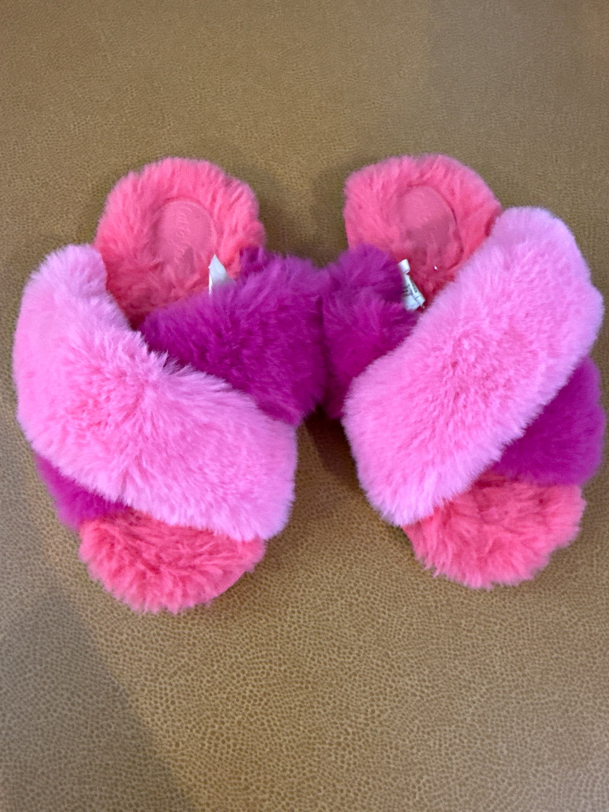 #87 Cat & Jack size 13/1 girls fuzzy slippers VGUC