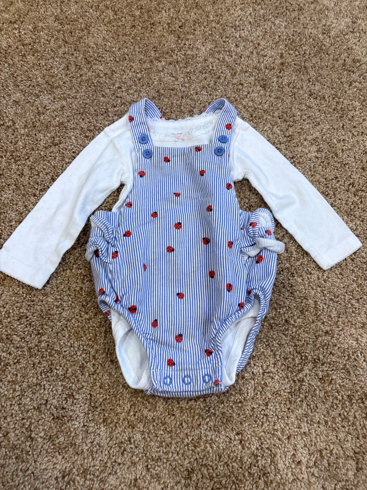 #47 girls 9mo long sleeve top and overall bloomers, Carter’s
