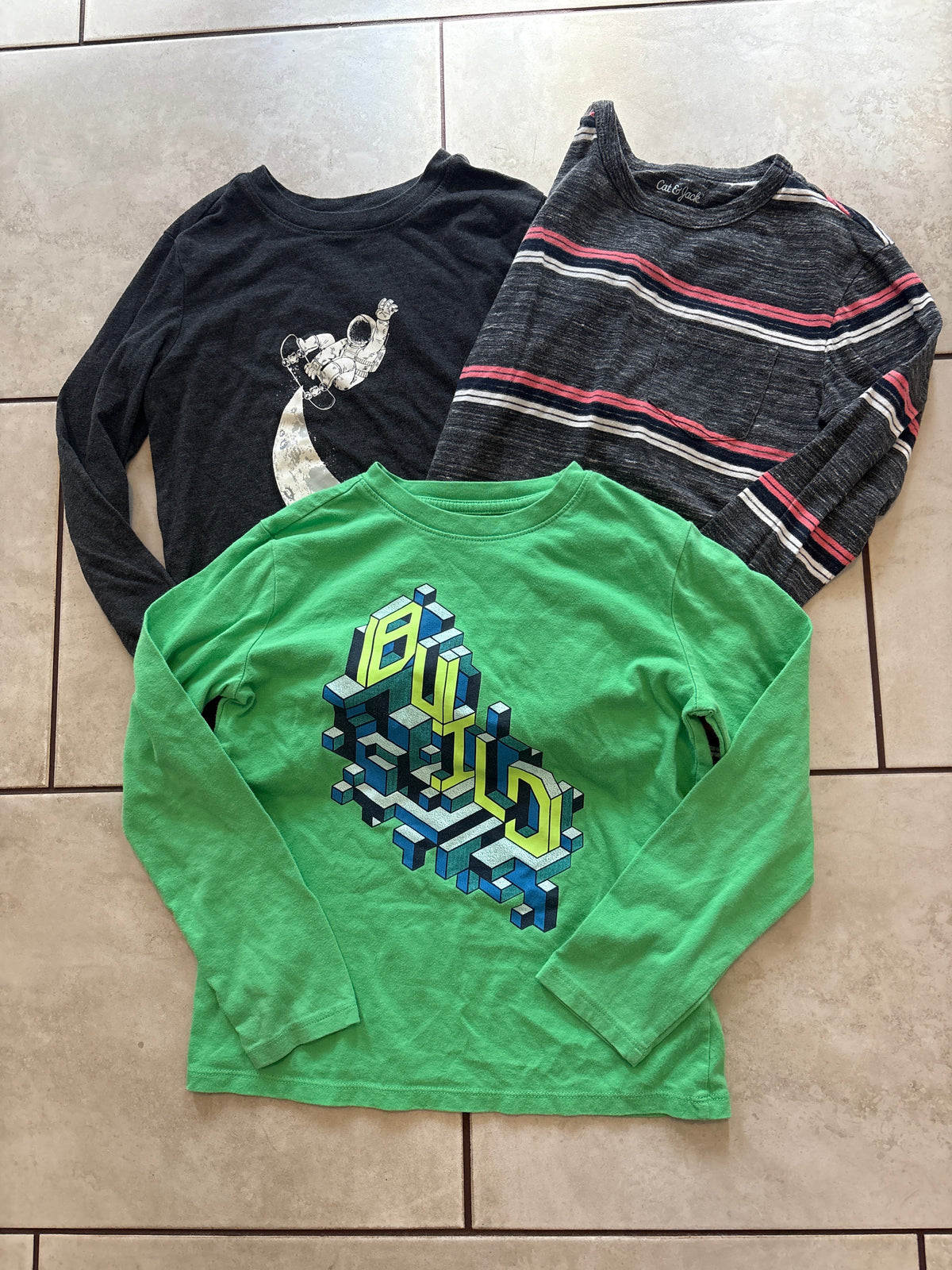 #166 boys Cat&Jack S(6/7) long sleeved tees