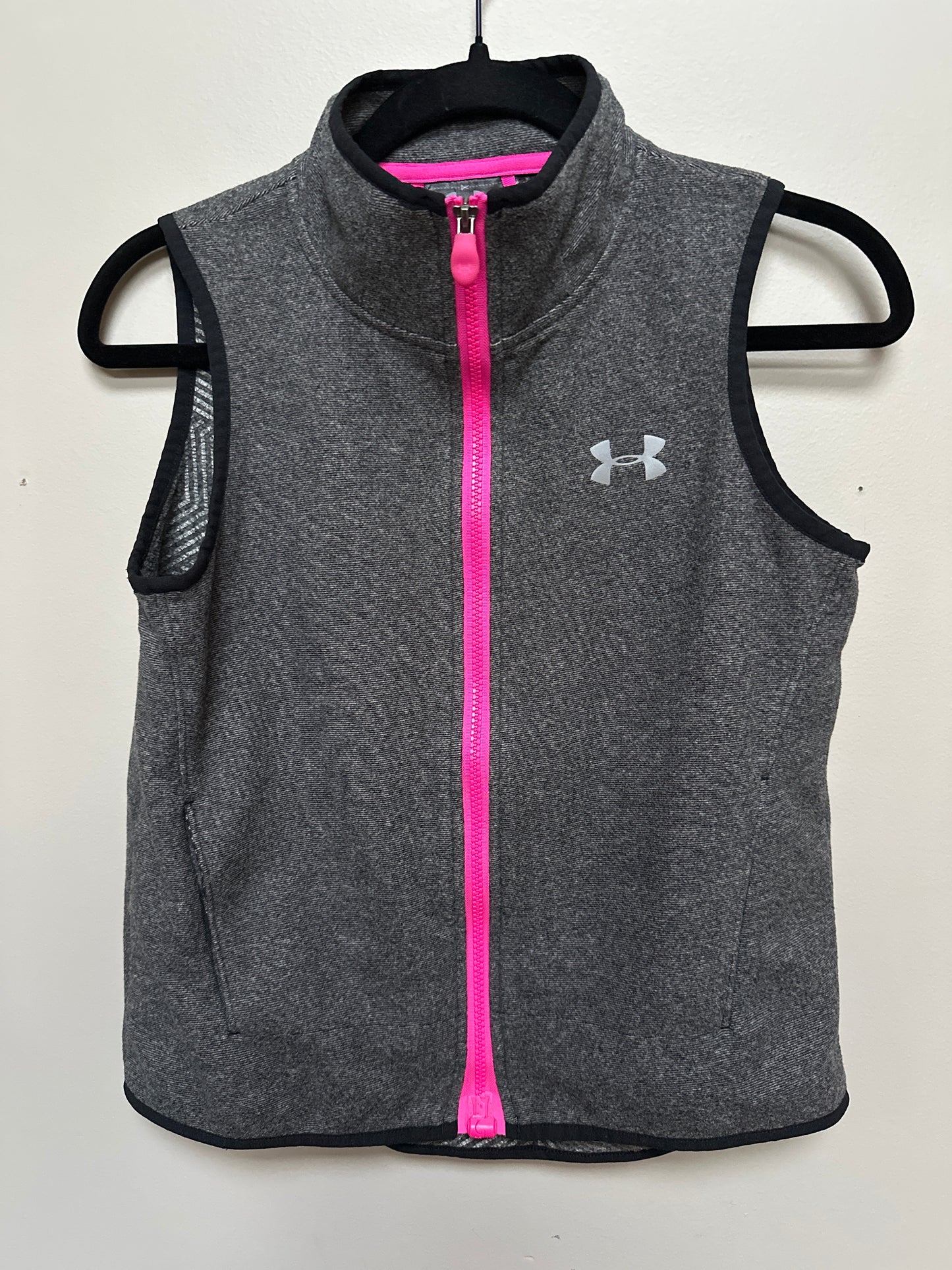 #133 Underarmour Girls Sz Large Vest