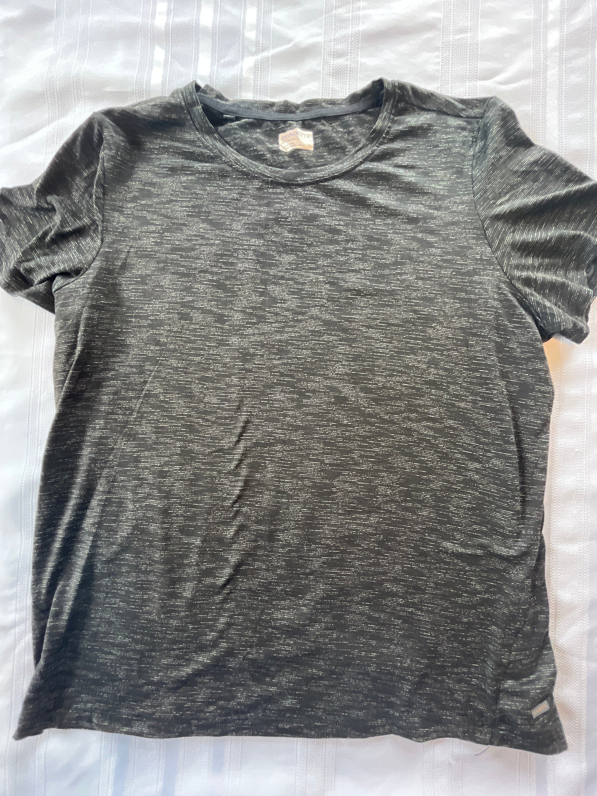 #43 Women’s XL performance tee EUC