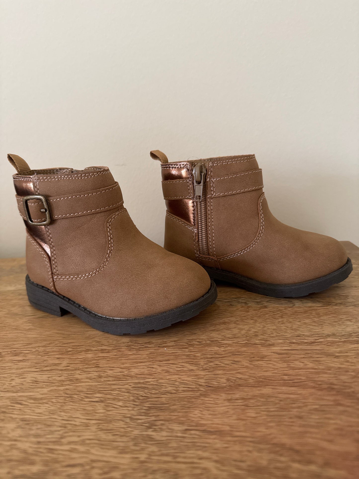 Seller #127 Carter’s ankle boots Girls size 6M
