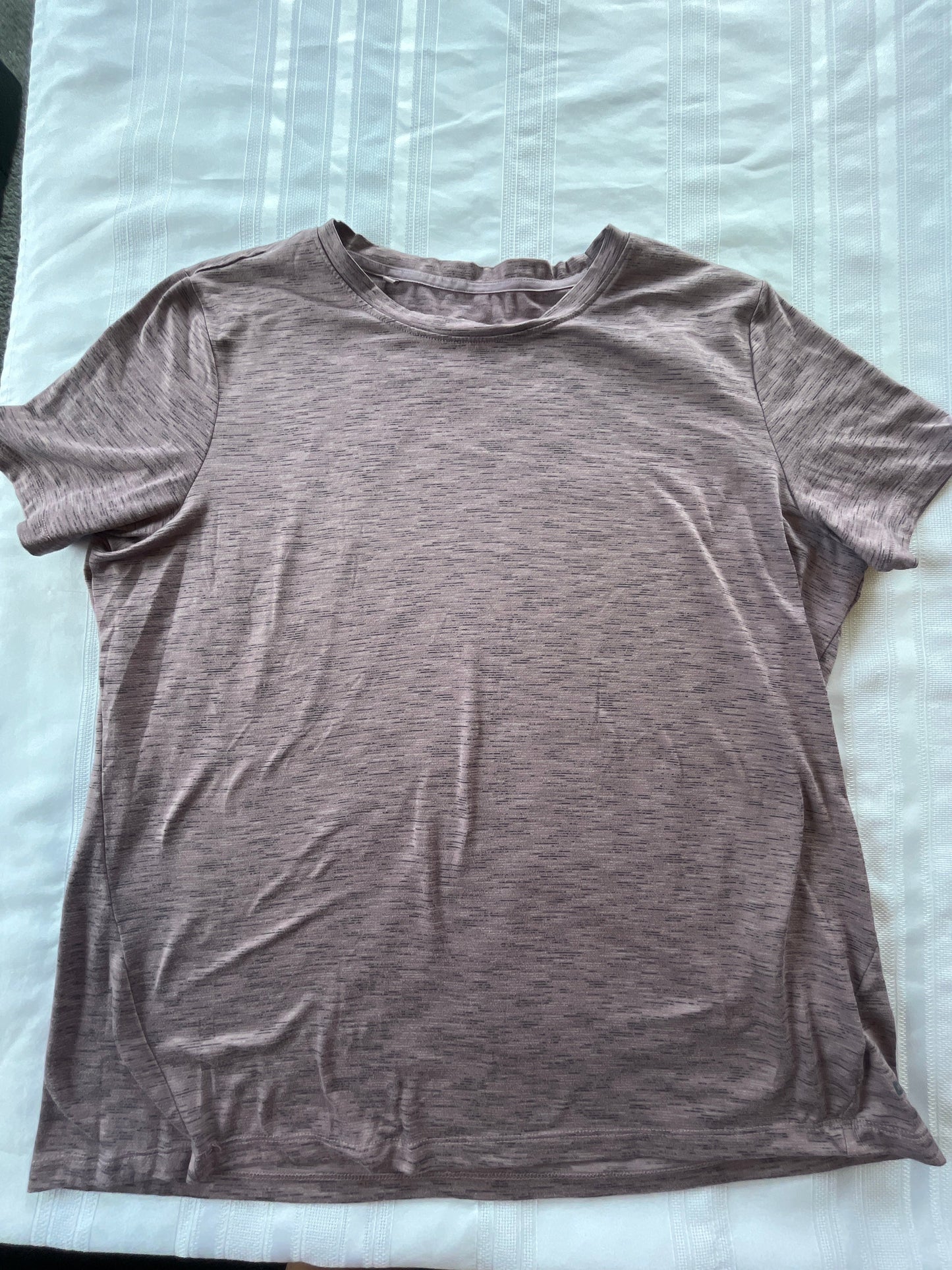 #43 Women’s XL performance tee EUC
