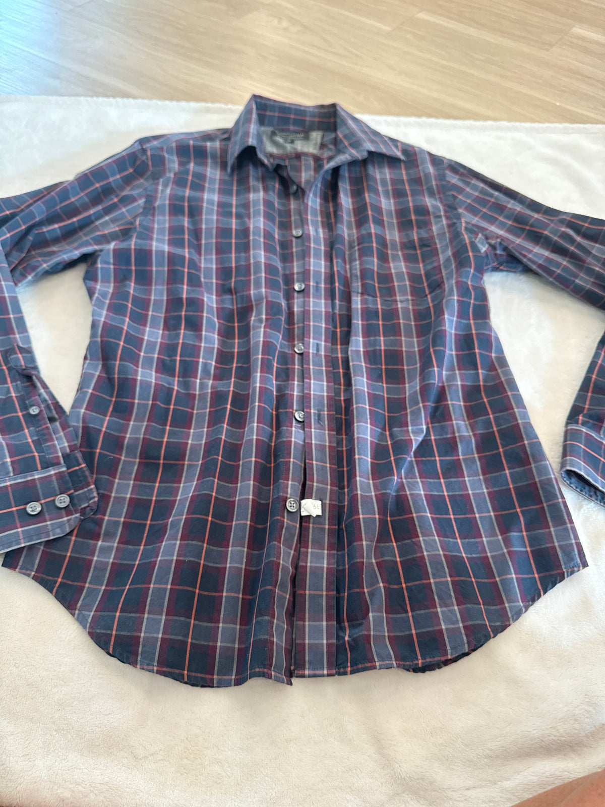 #81 Men Medium banana republic soft wash tailored slim fit navy/checked button down