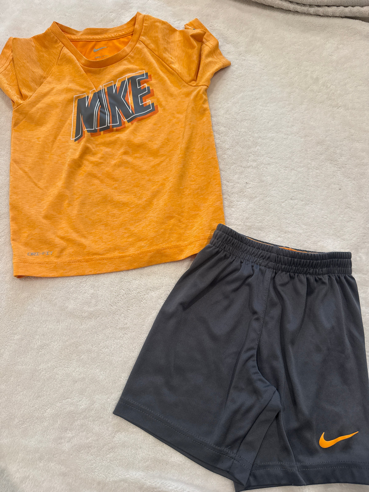 #81 Boys 4T Nike Outfit Orange