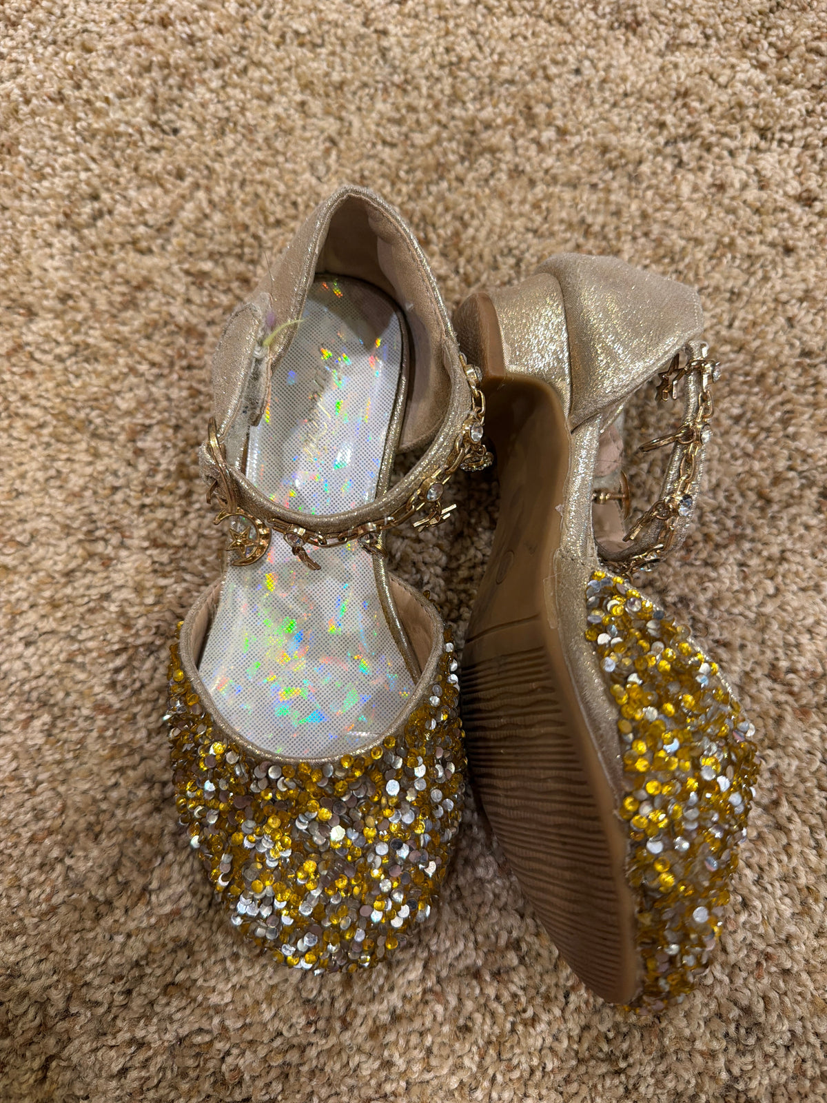 #47, girls Gold sparky heels. Size 11