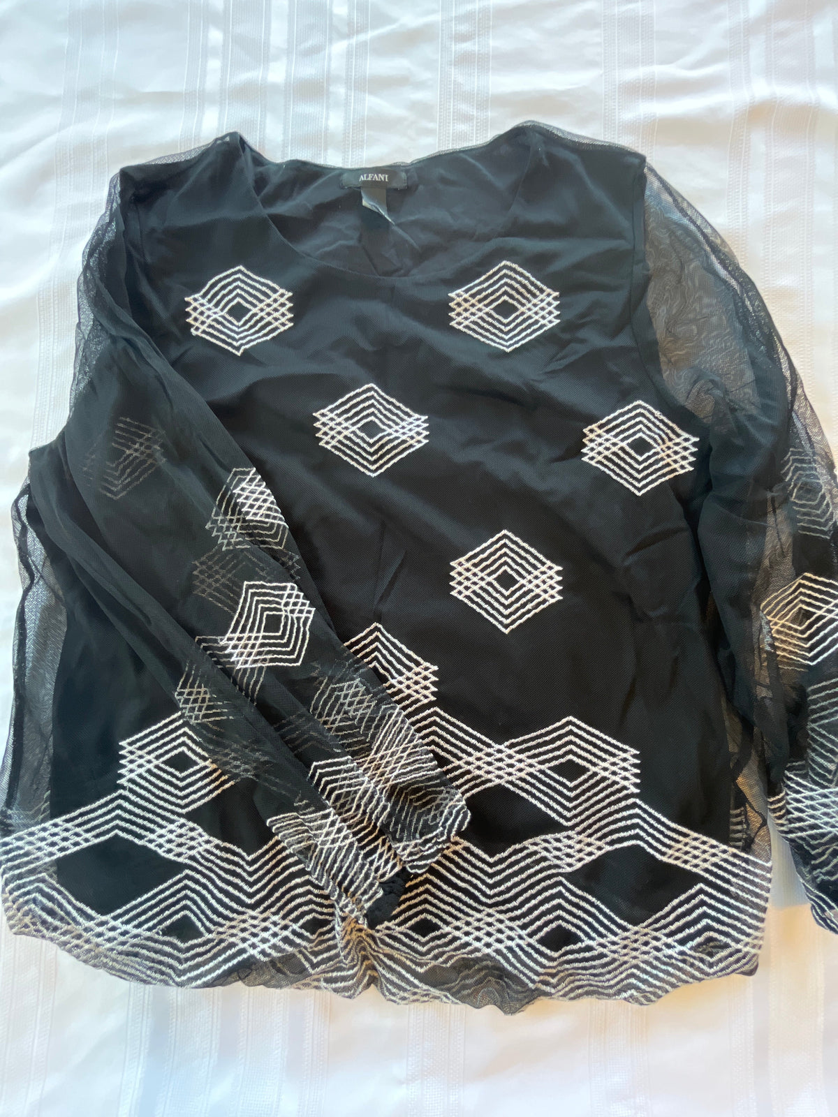 #43 Women’s large Alfani shirt EUC