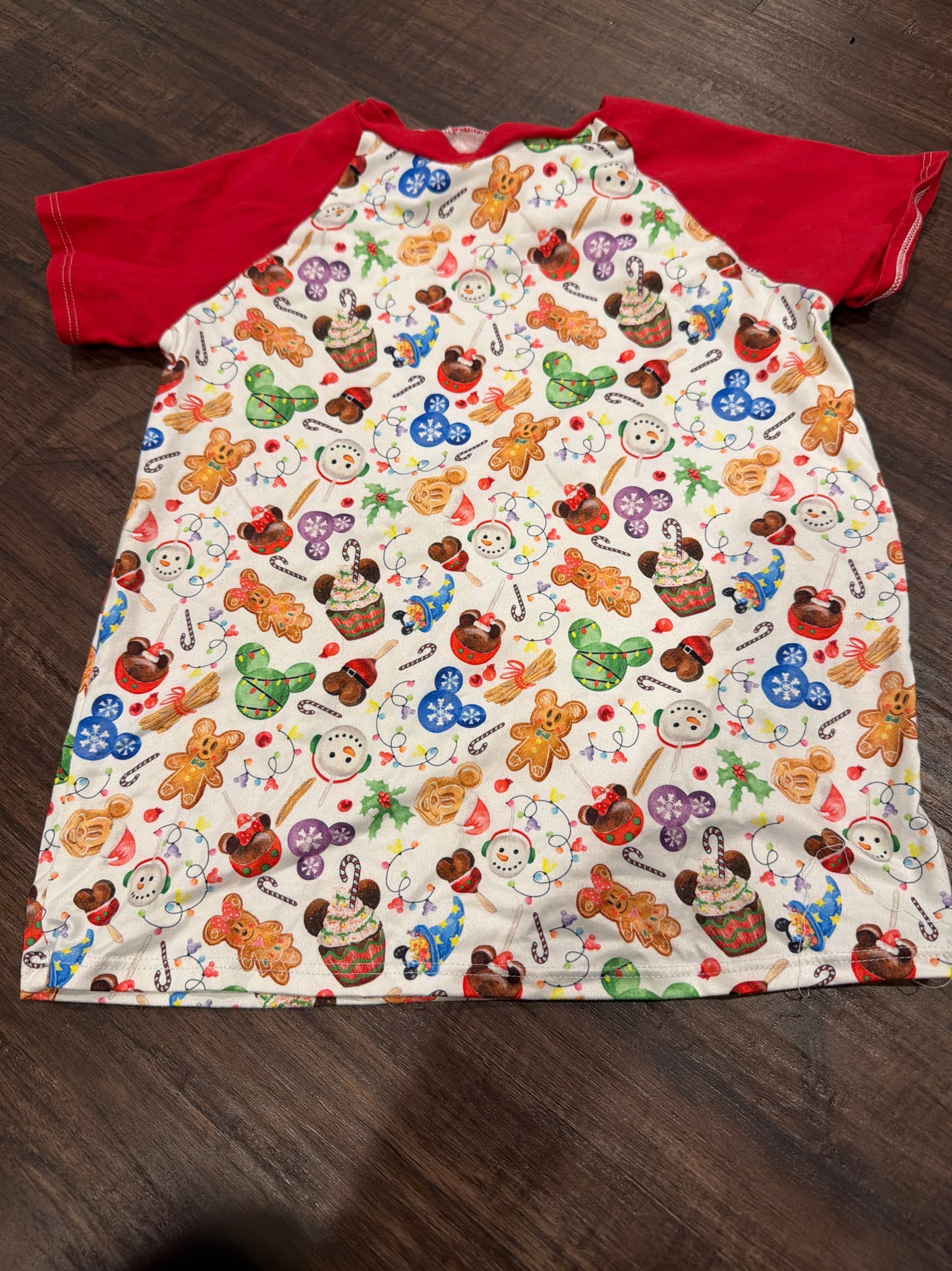#107 Disney holiday tee shirt size 5/6