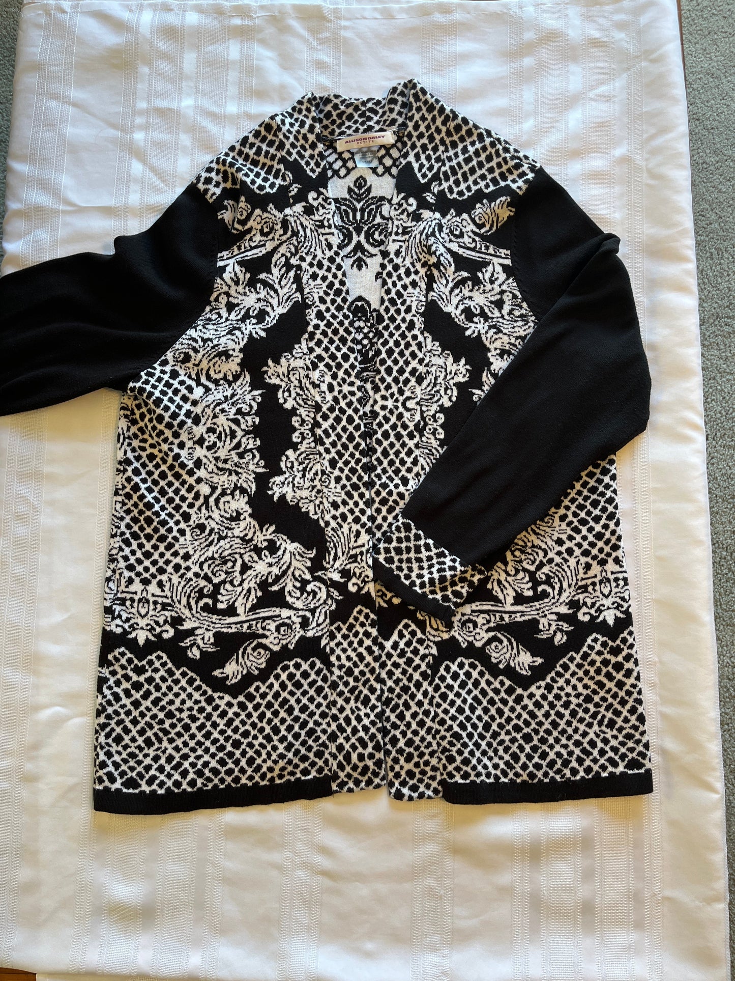 #29 Women’s size PM Alison Daley over sweater EUC