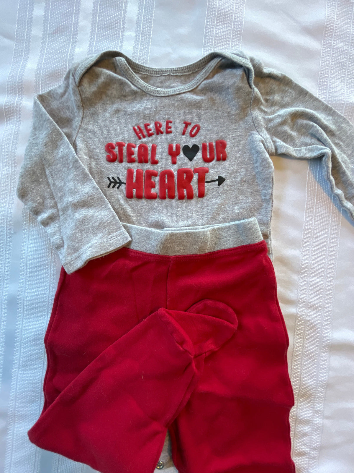 #43 Boys/girls 9 mo footed outfit 2 piece EUC
