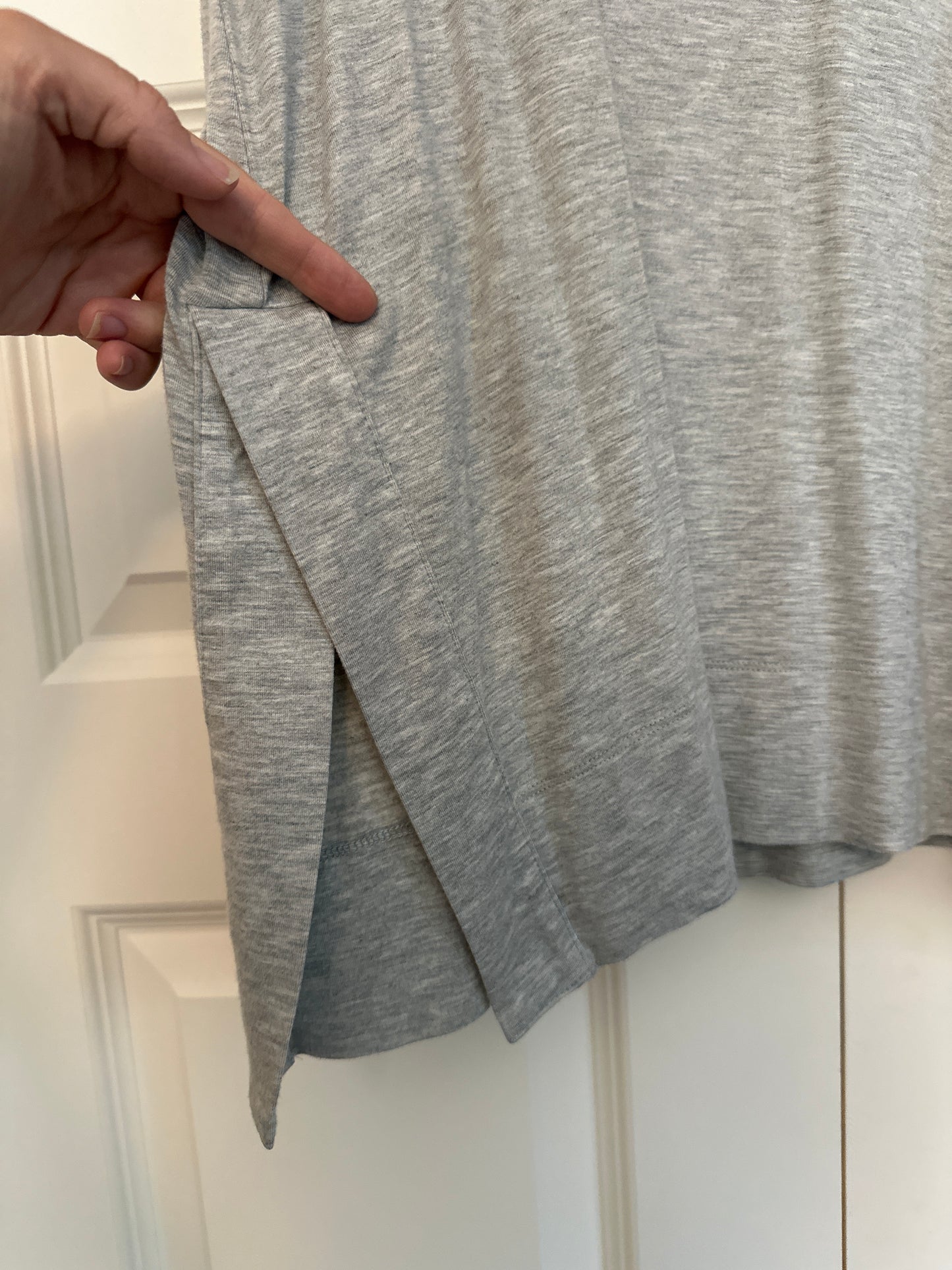 Seller 147 | Women’s Size L | Daily Ritual | grey/cream top