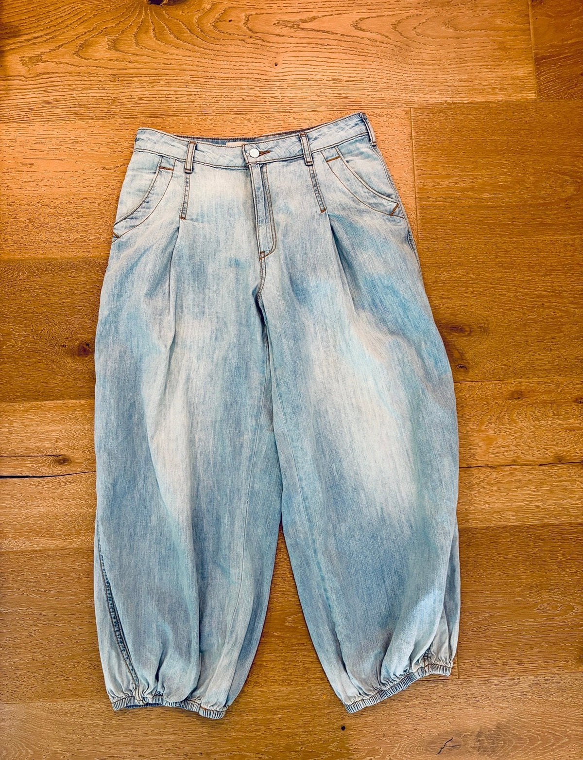 Seller #193 Washed-Never-Worn Pilcro x Anthropologie Balloon Leg Jeans (Retailed for $150!)