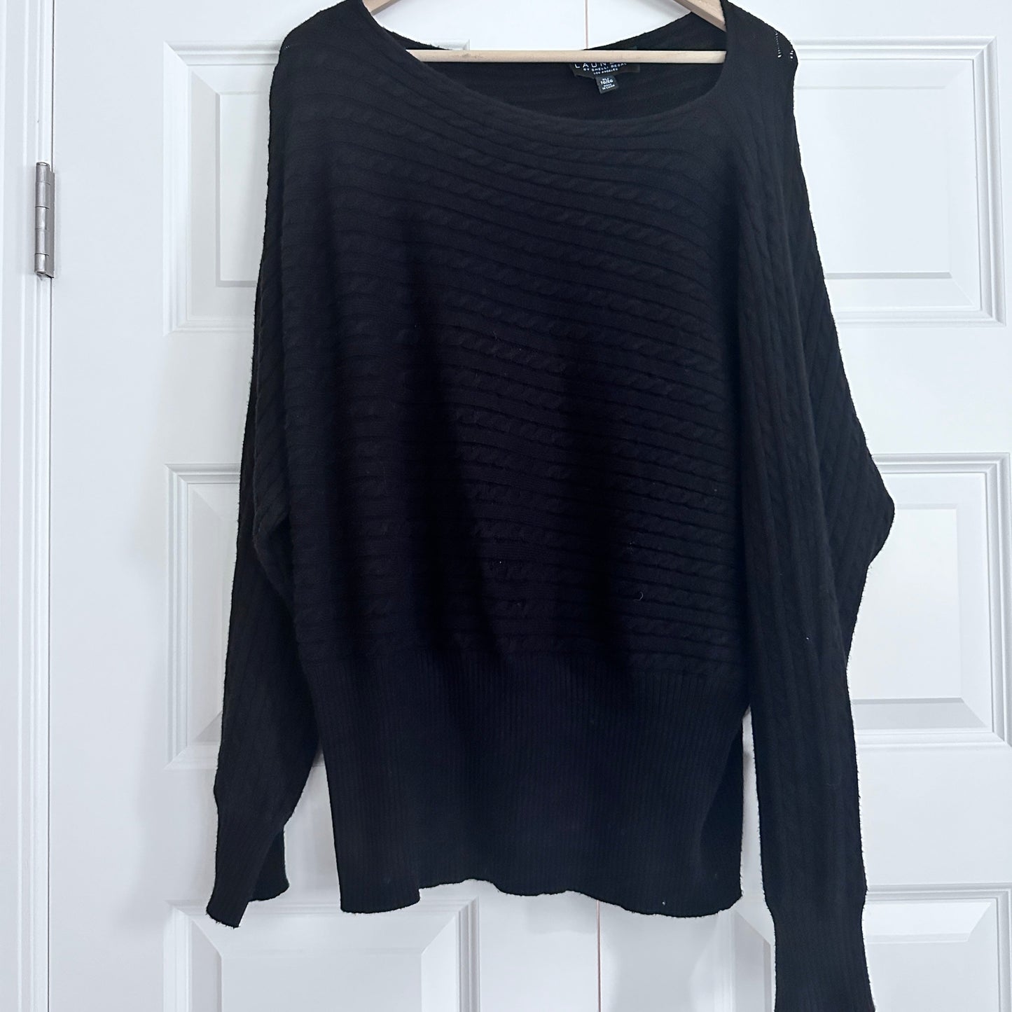 Seller 147 | Women’s XL black sweater | brand Laundry