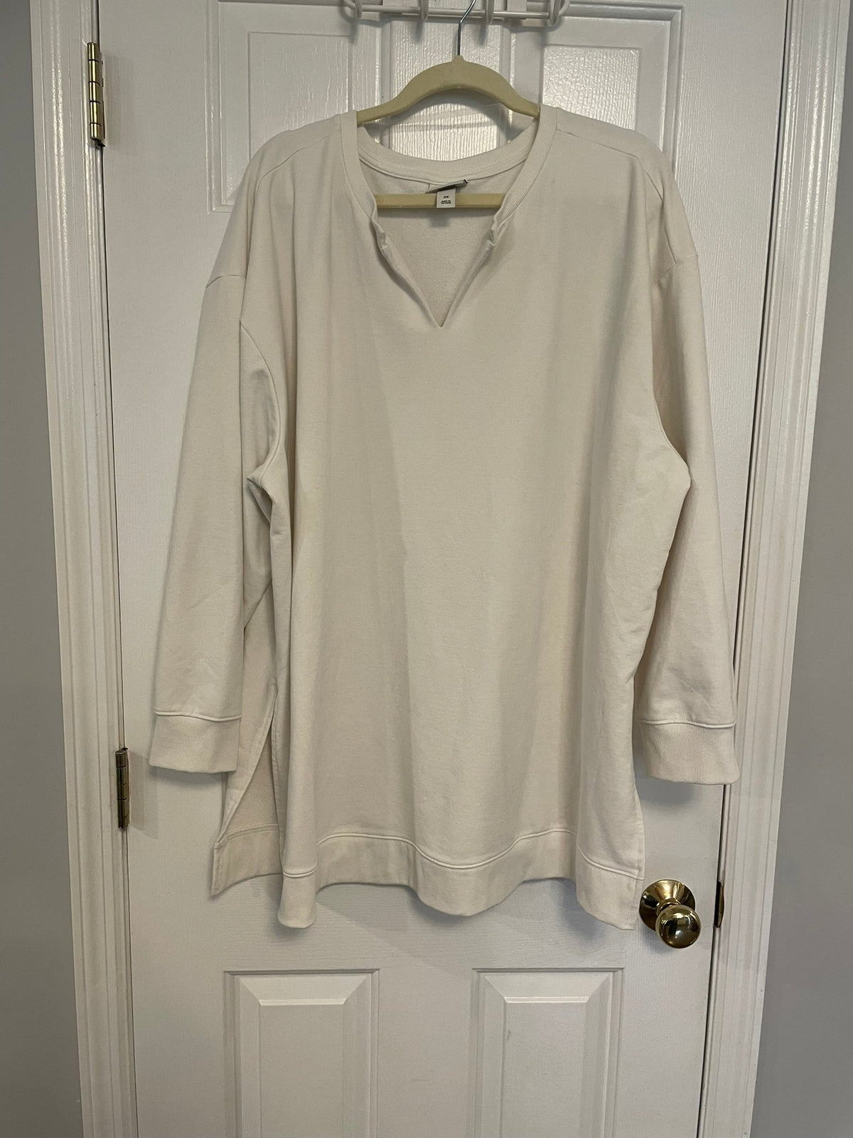 Seller #12 | Ava Viv Cream Tunic Long Sleeve Sweatshirt | Split Hem | NWOT | Size 2x