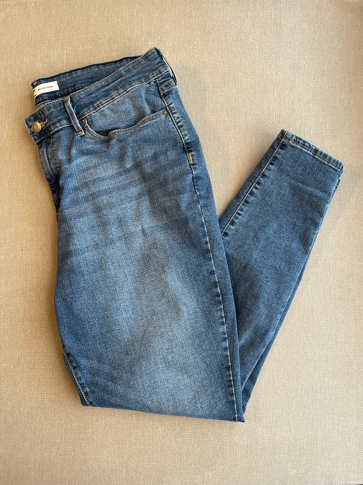 Seller #12 | Signature Levi's Mid-Rise Skinny Jeans | EUC | Size 18