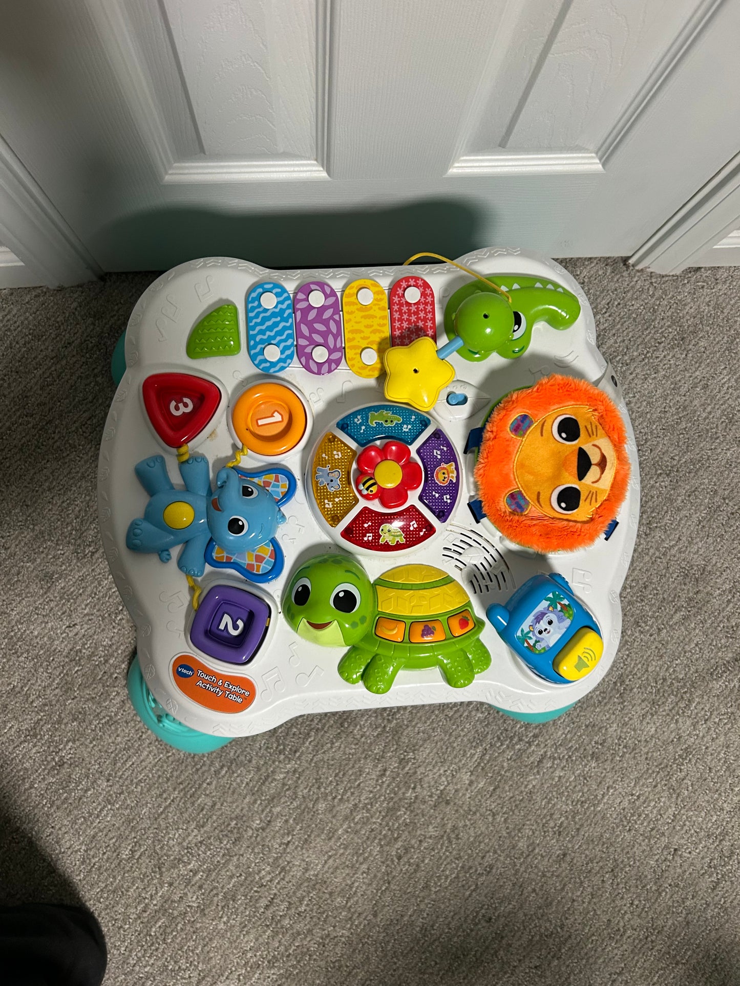 #27 VTech touch & explore activity table
