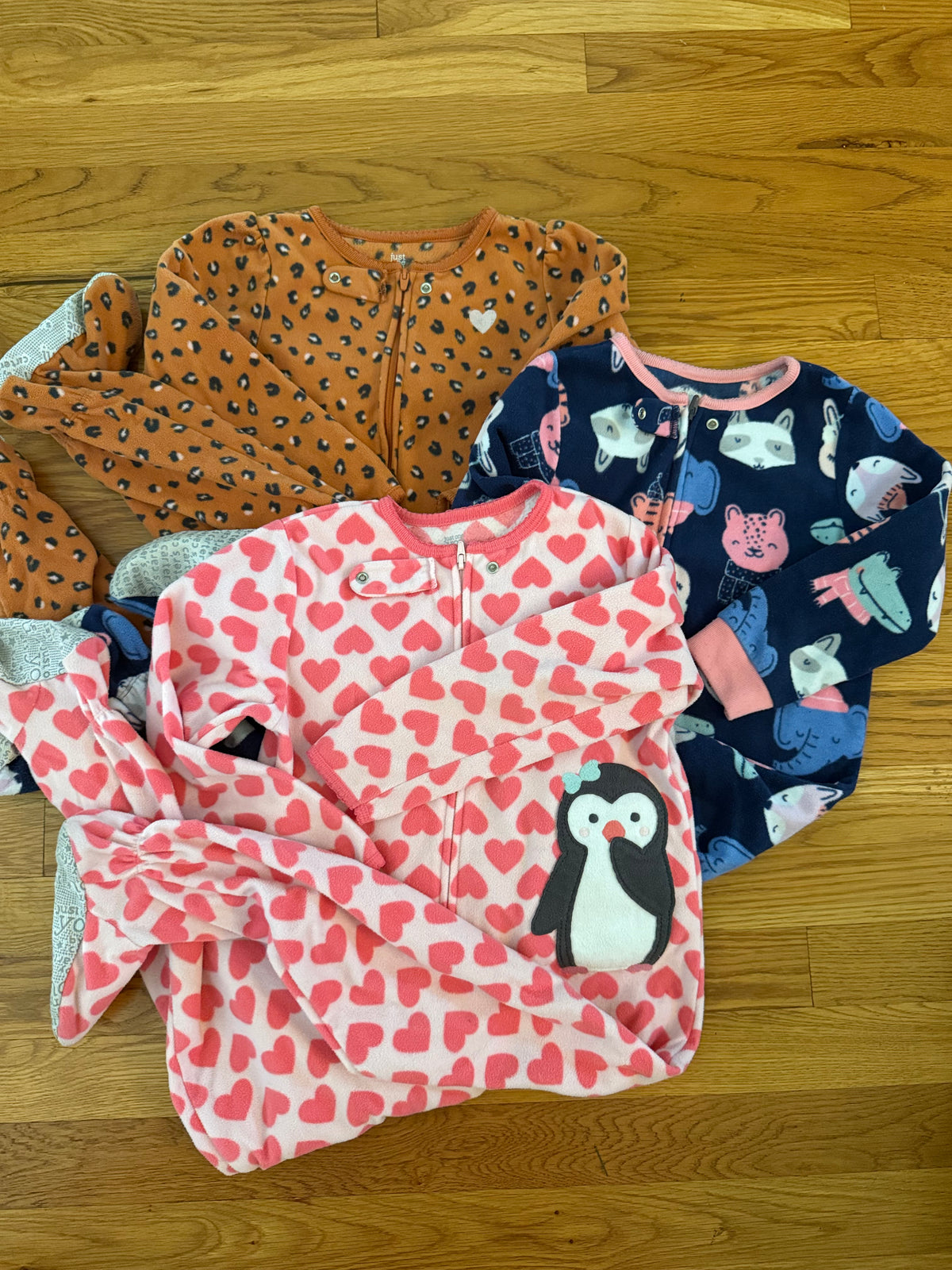 Seller #152 - set of 3 Carter's size 4T fleece footed pajamas