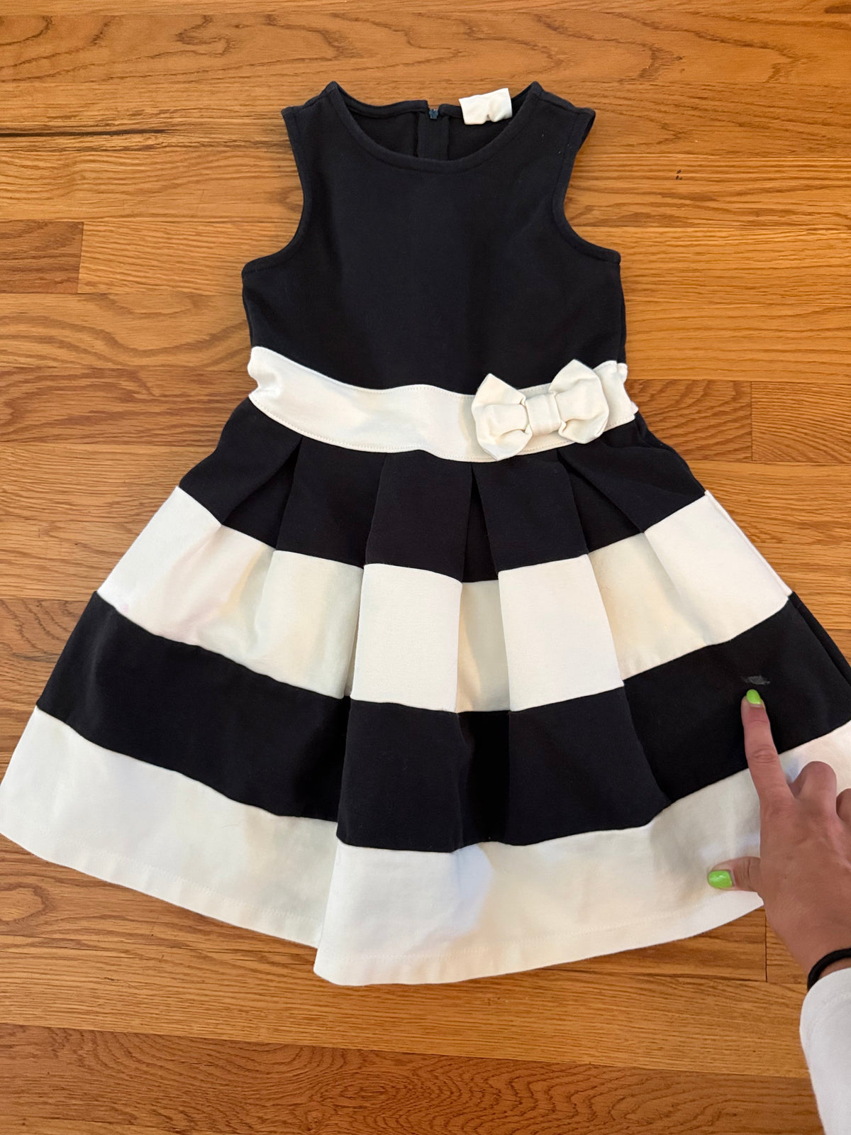 Seller #152 - girls Crazy 8 size 5 black and whites striped dress