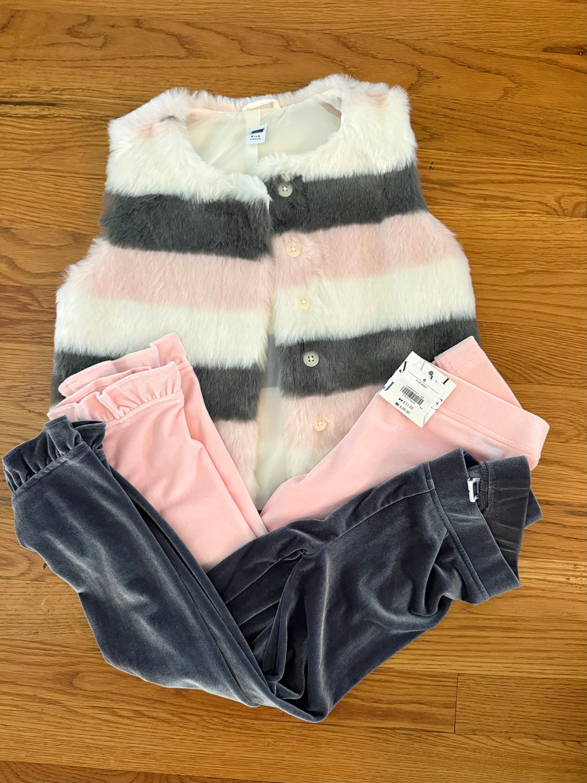Seller #152 - EUC Janie and Jack size 5 to 6 pink/grey velour leggings & faux fur vest
