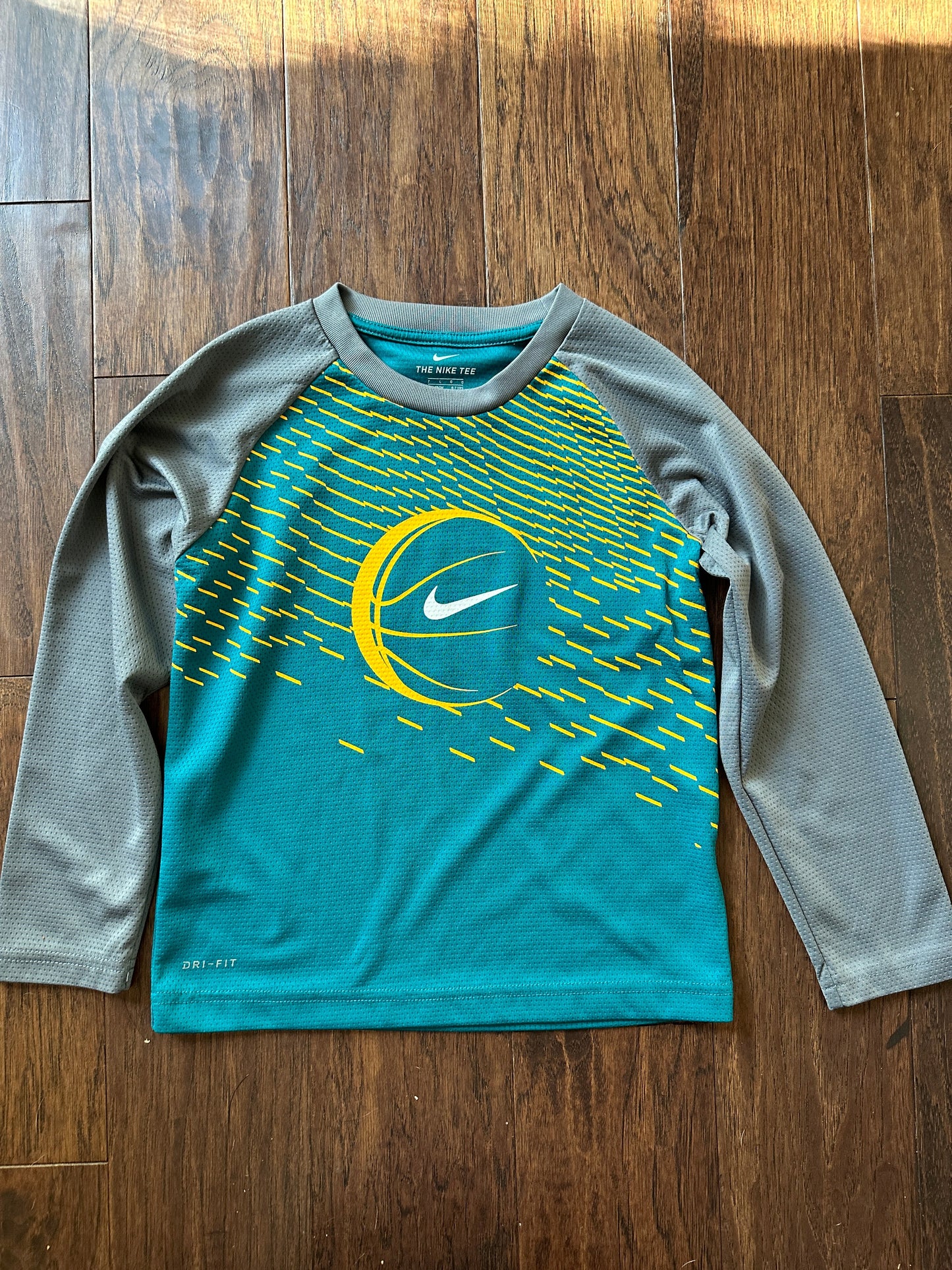 #218 sz7 Nike long sleeve