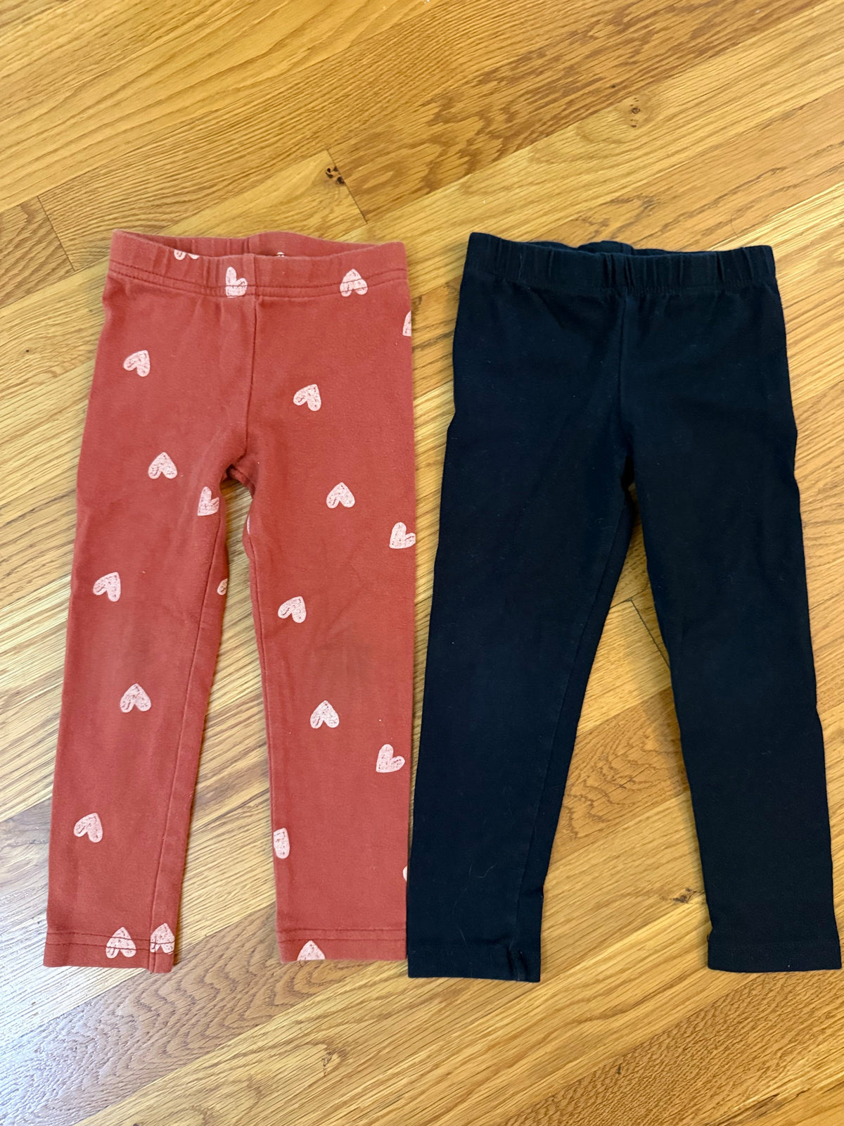 Seller #152 - set of 2 Carter's girls size 2T leggings