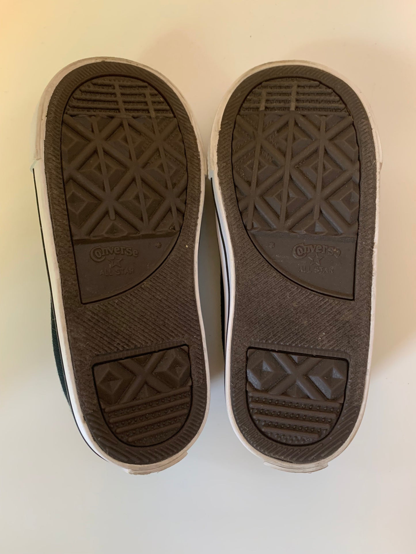 Seller #204 Unisex Kid’s Shoes 9.5 Converse Sneakers