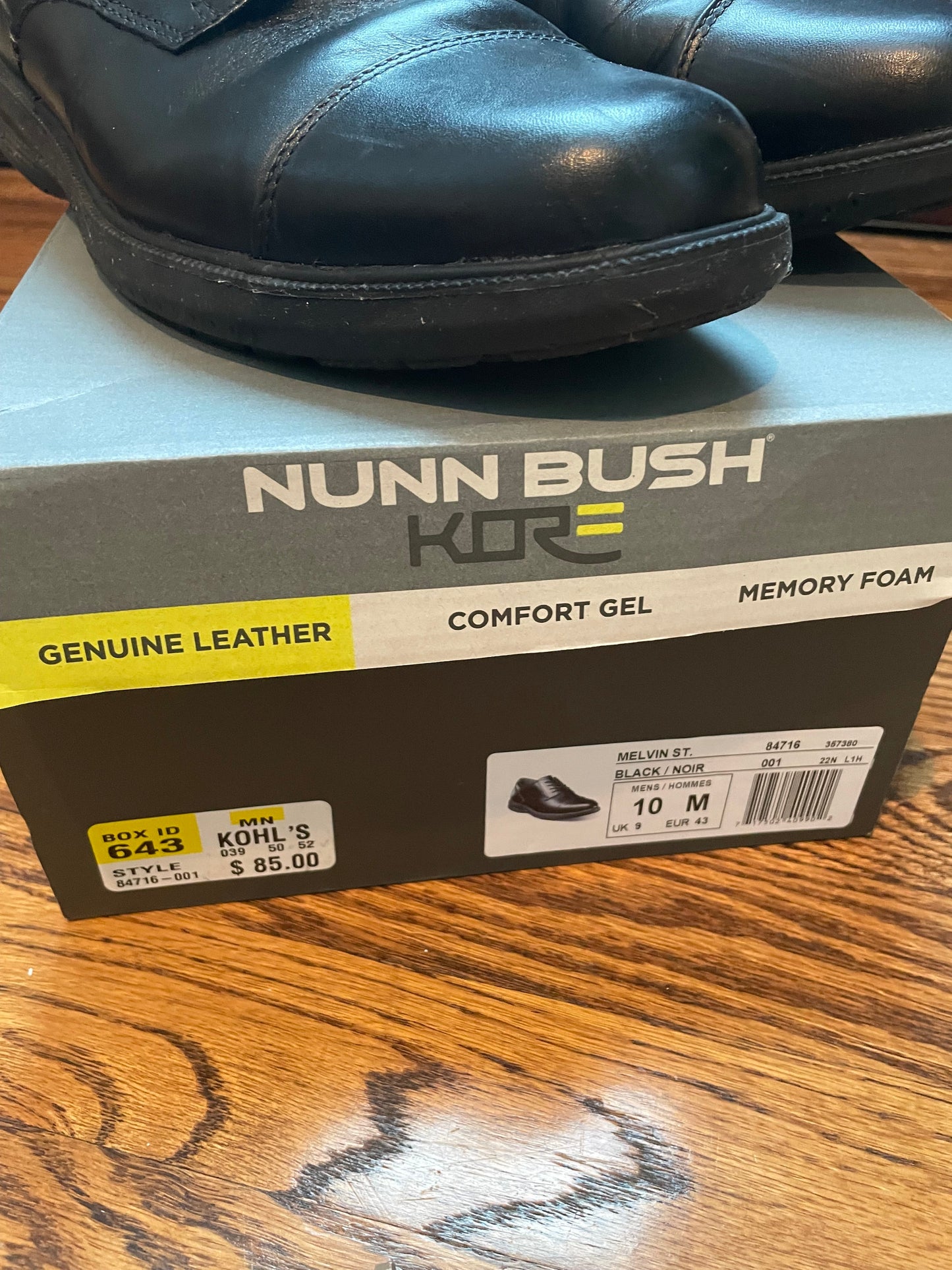 #121 Men's size 10 Nunn Bush black leather dress shoes, EUC