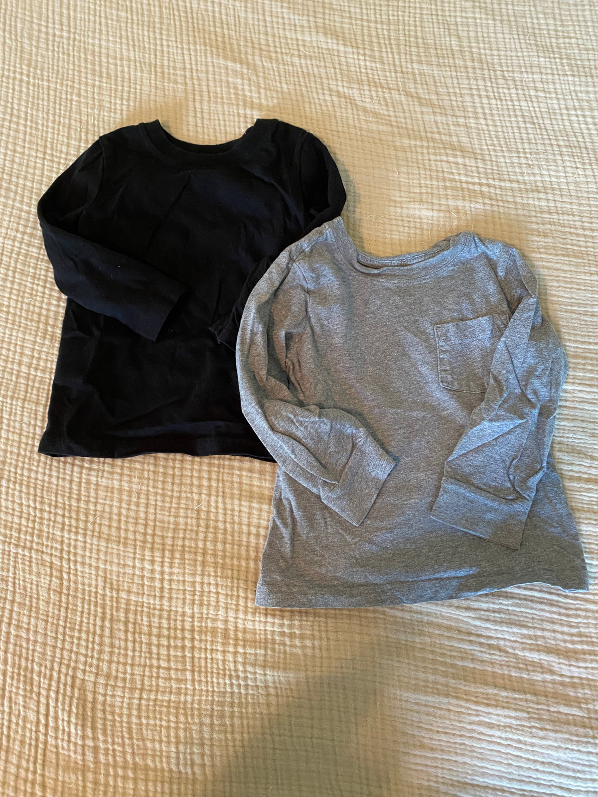 #63-boys long sleeve shirts (2T)