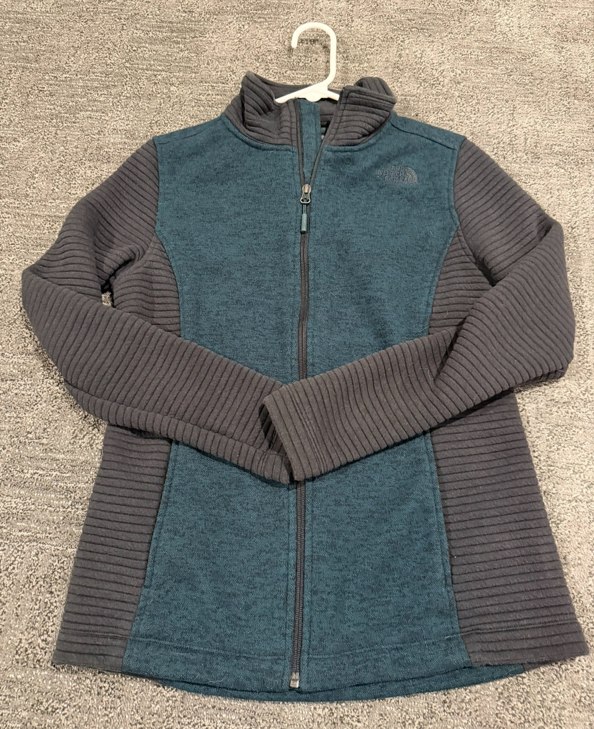 #133 Womens M north face jacket green/black