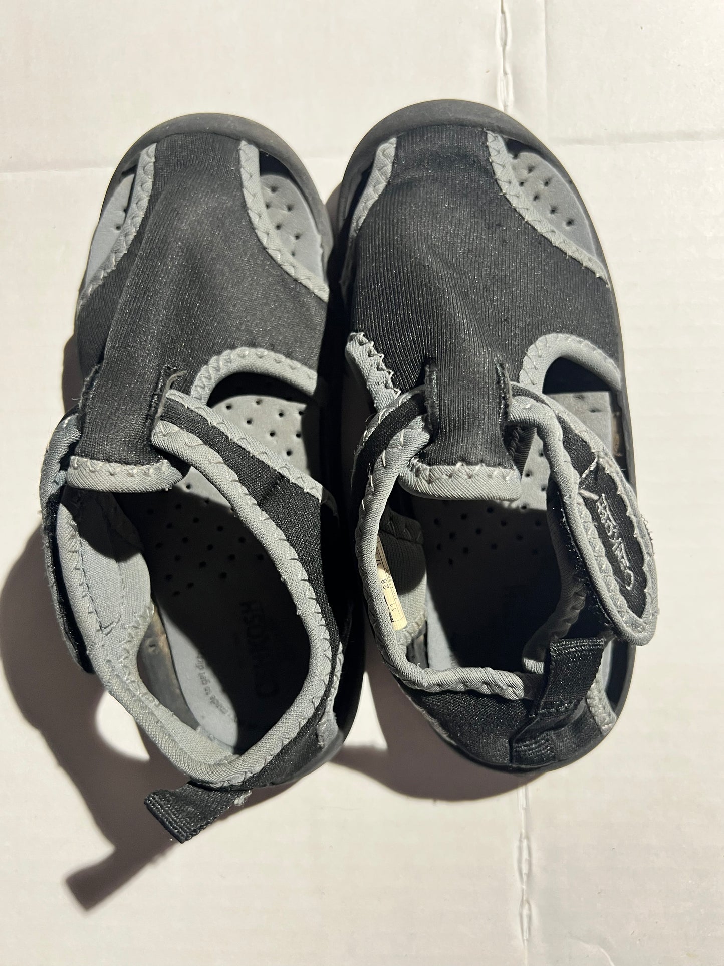#100 Boys 11 Oshkosh Water Shoes
