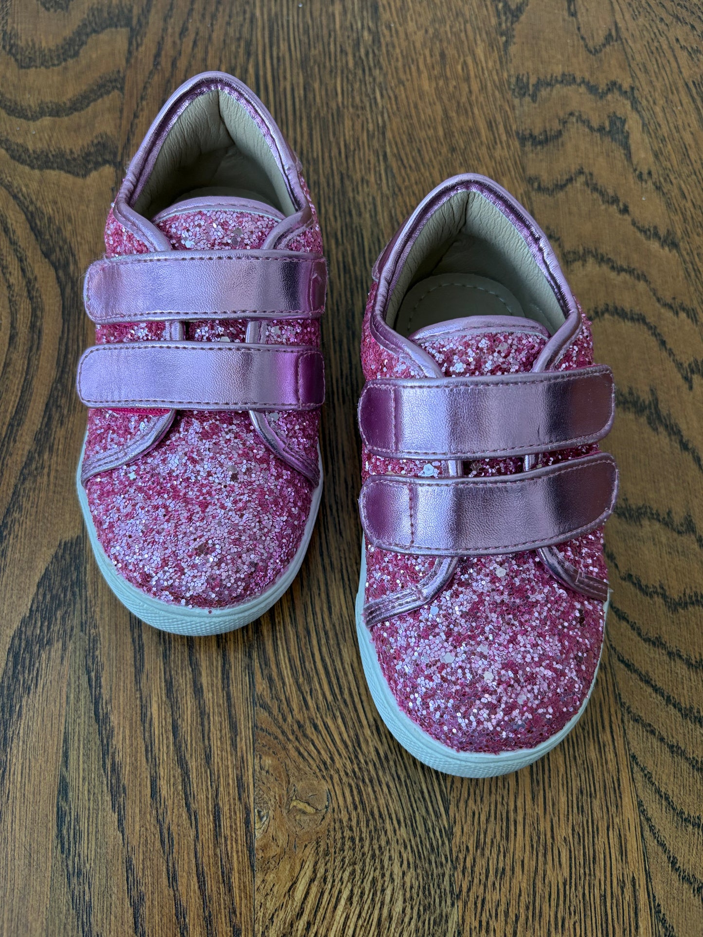 #103 • Girls • 8 • Felix & Flora • Pink Glitter Velcro Gym Shoes