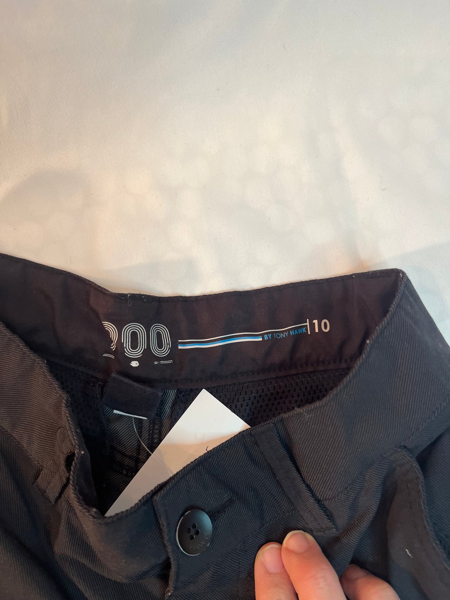136 EUC 900 Tony Hawk black shorts