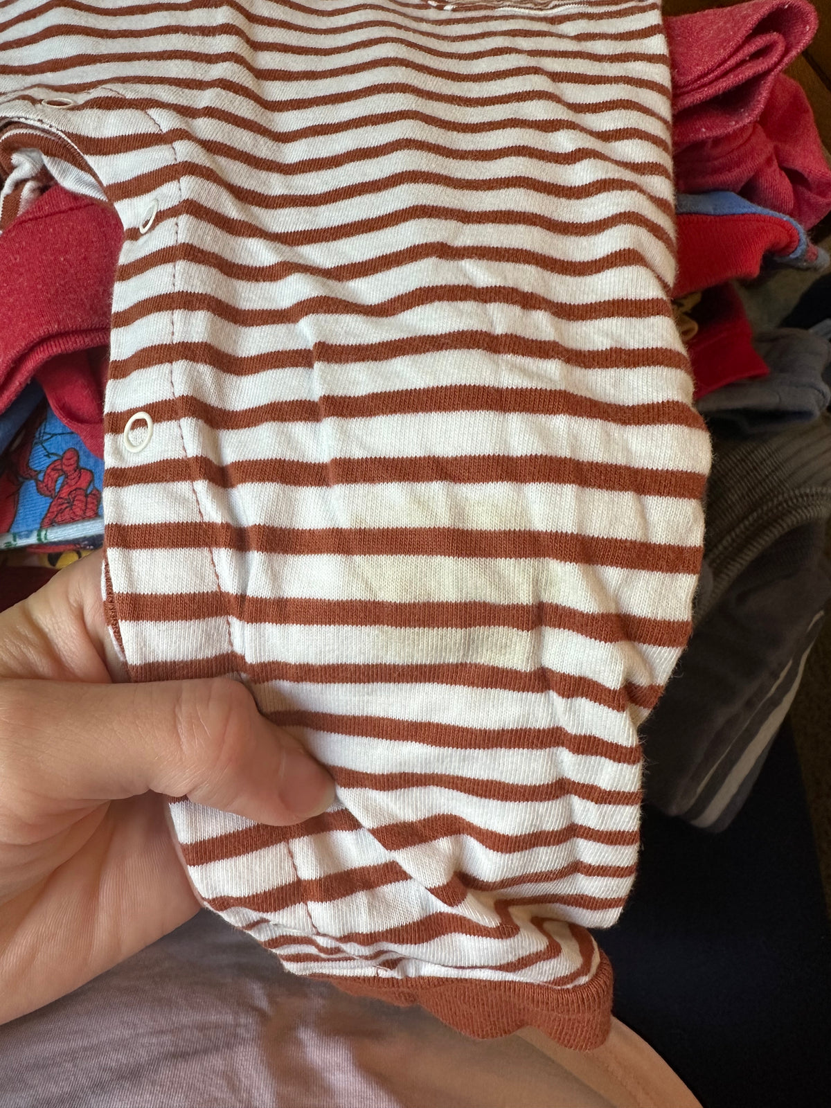 #113 GUC Boys Gap Brown Striped Romper, size 18-24 months