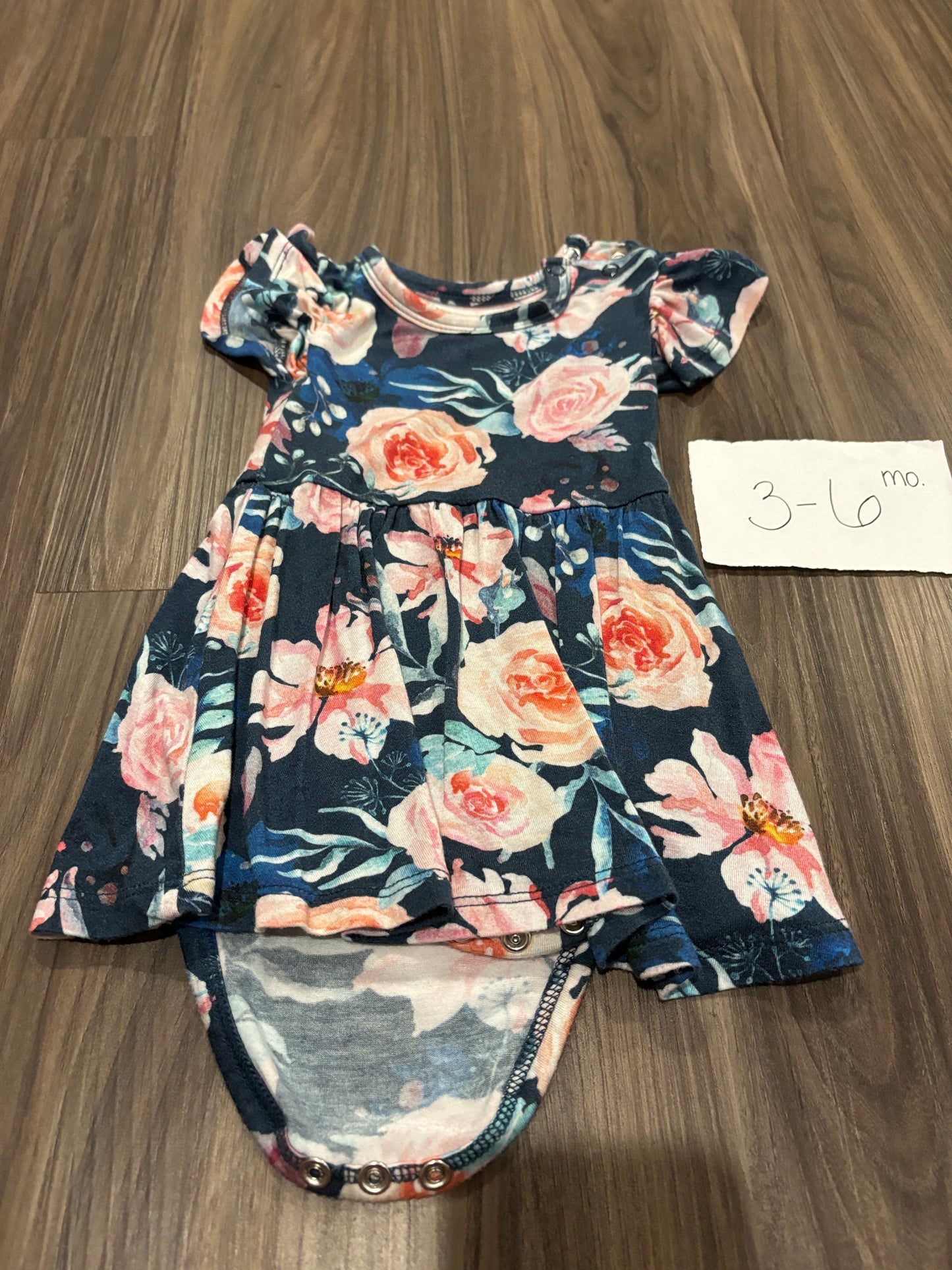 #138 - 3-6 Mo - GUC Milk + Coco - Blue Floral SS Bodysuit Twirl - PU 45236