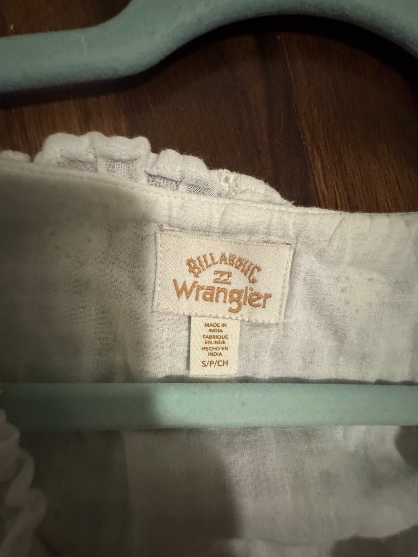 Seller #144 WRANGLER White Crop Top Size SMALL