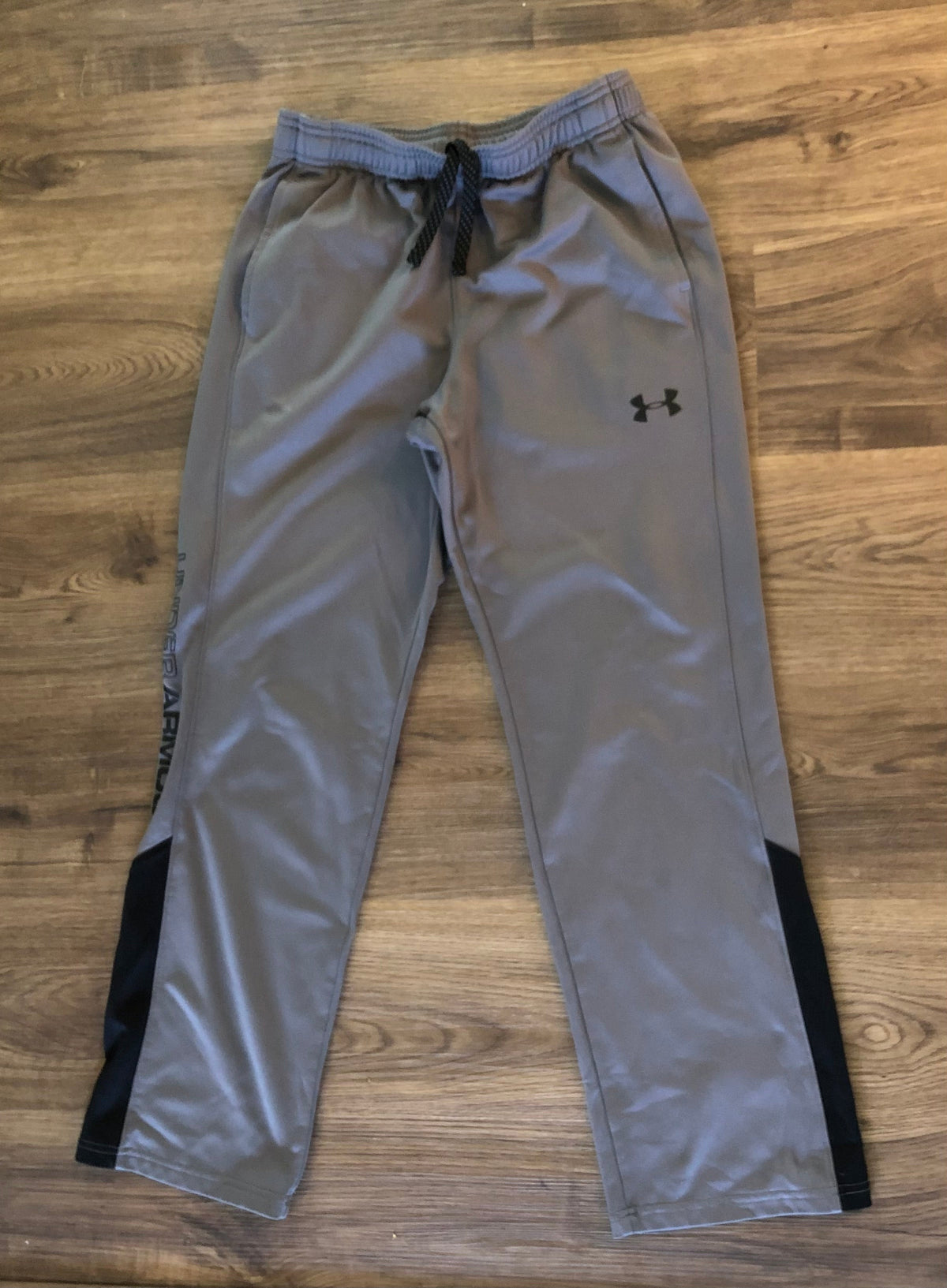 #137 Under Armour youth large pants