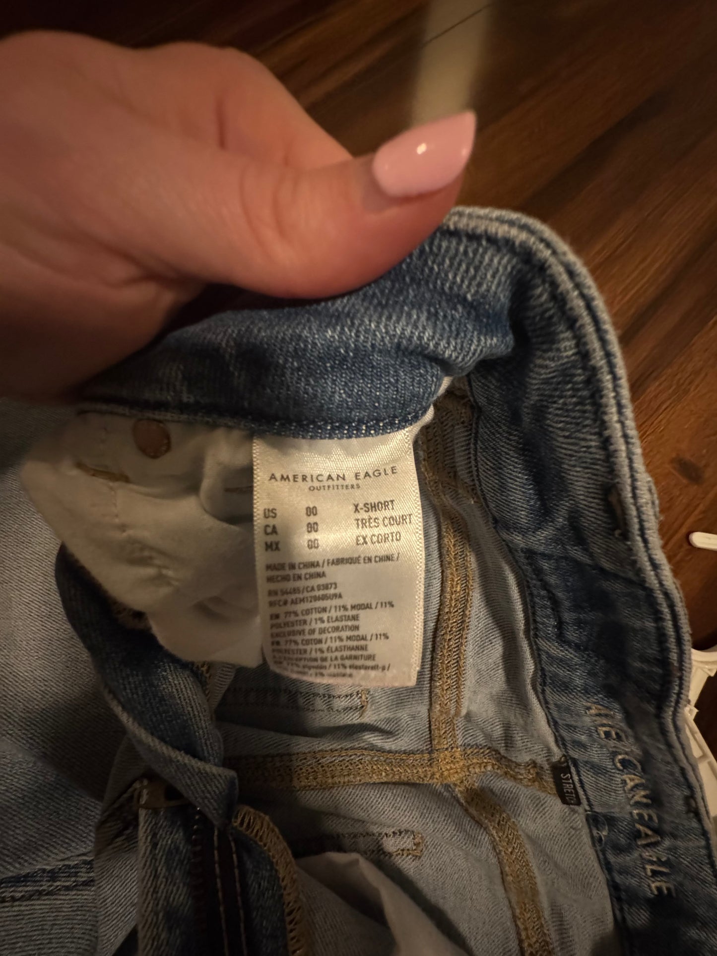 Seller #144 American Eagle Light Wash EXTRA SHORT Denim Jeans - Size 00