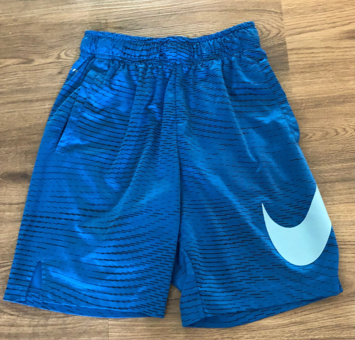 #137 Nike Dri-fit shorts with pockets boys medium